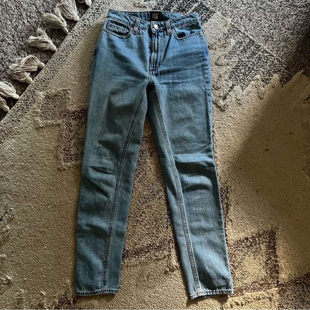URBAN OUTFITTERS MOM JEANS